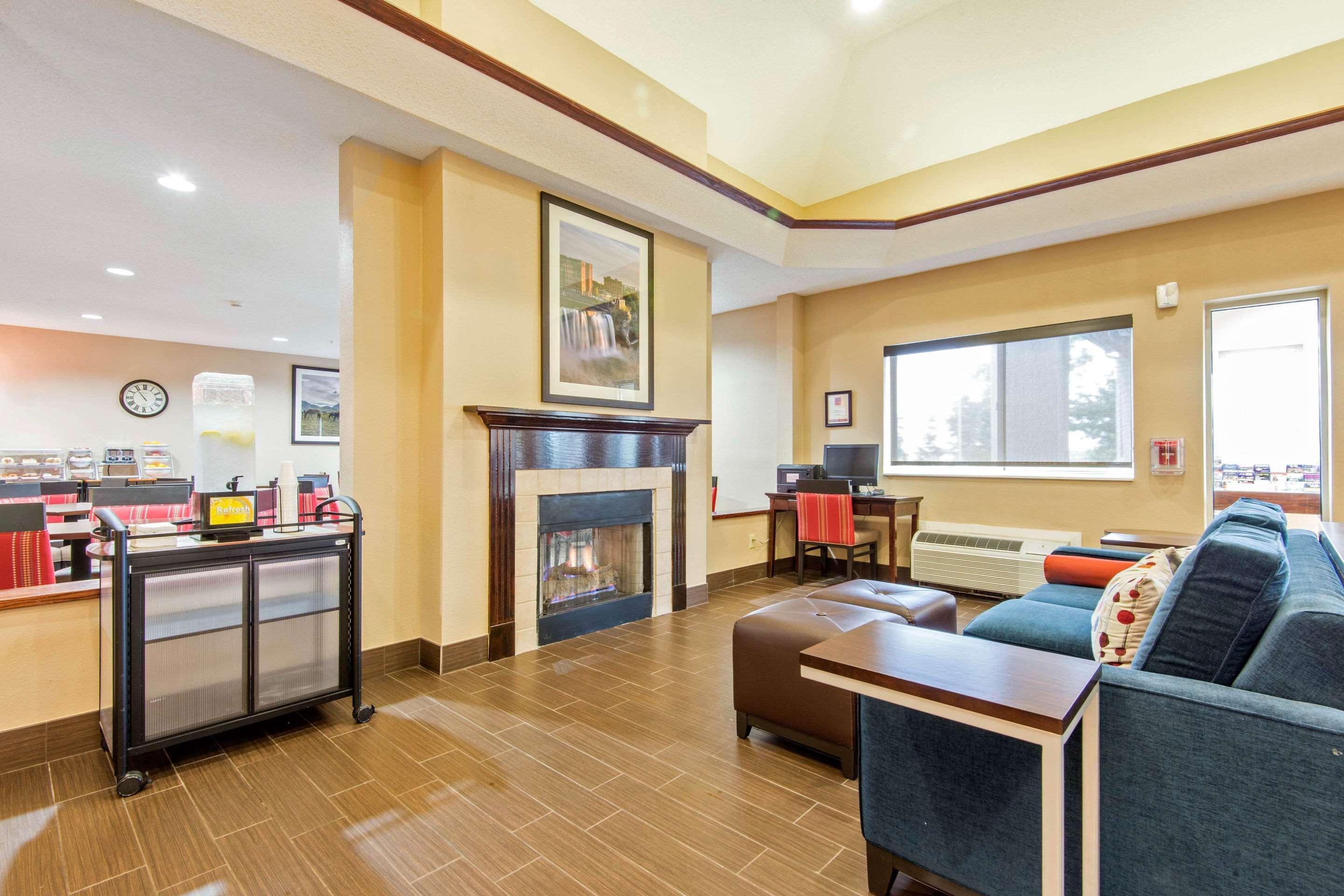 Comfort Suites Rochester Henrietta University Area Εξωτερικό φωτογραφία