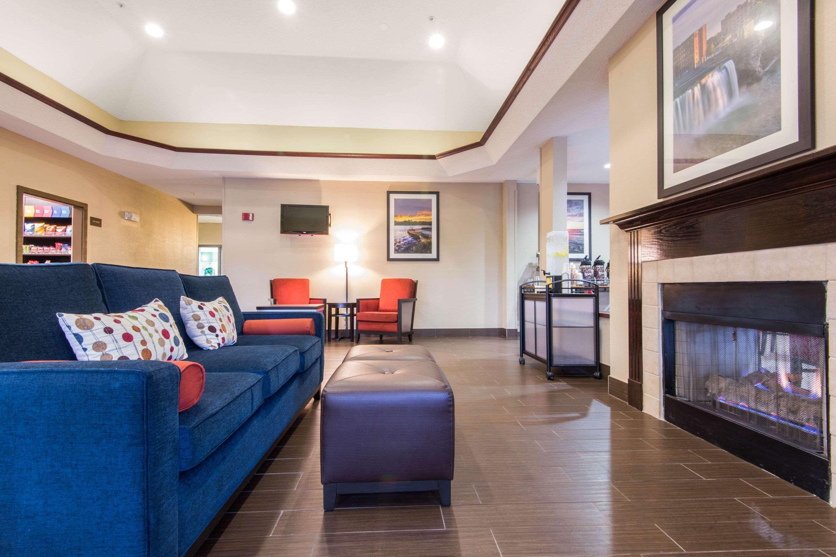 Comfort Suites Rochester Henrietta University Area Εξωτερικό φωτογραφία