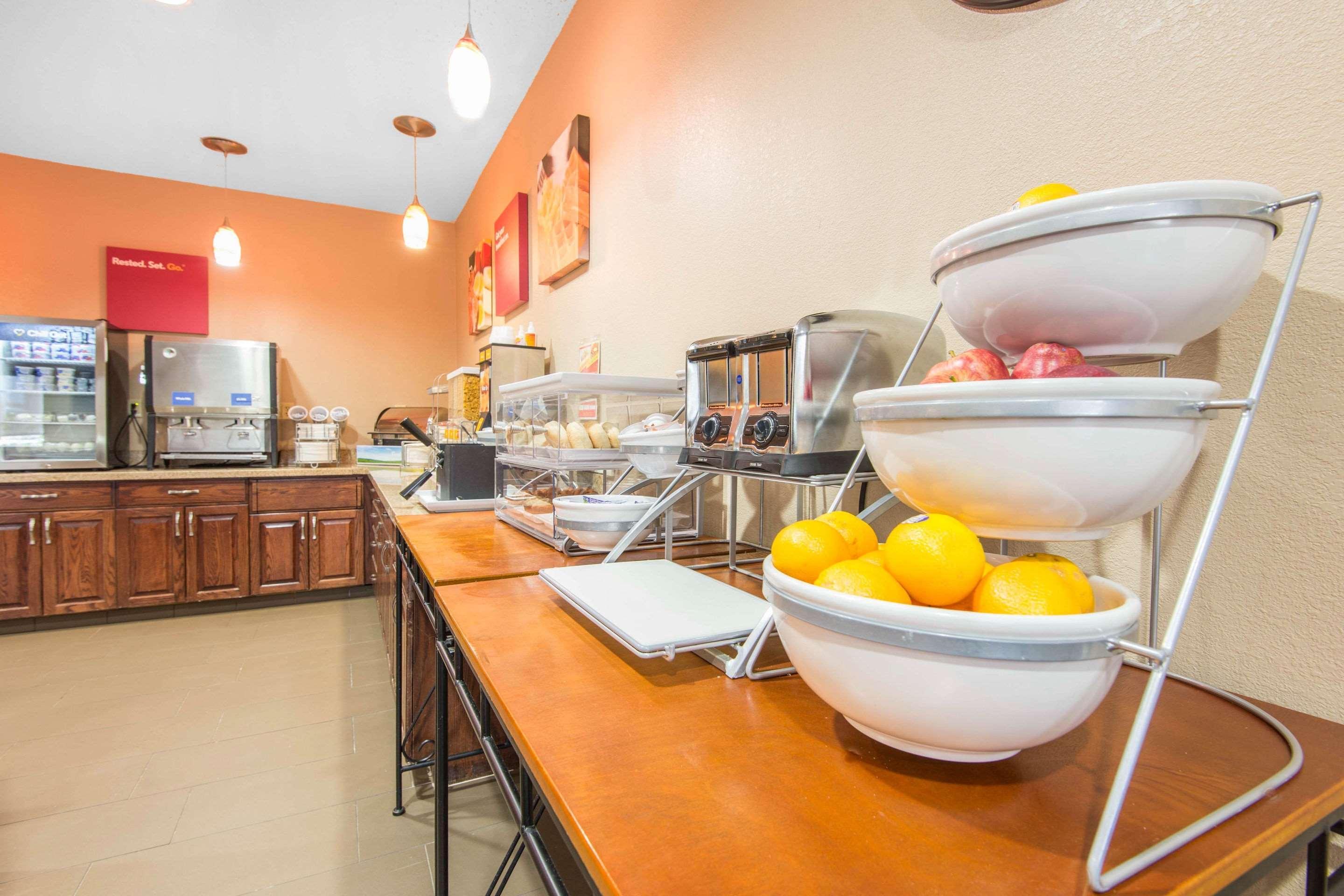 Comfort Suites Rochester Henrietta University Area Εξωτερικό φωτογραφία