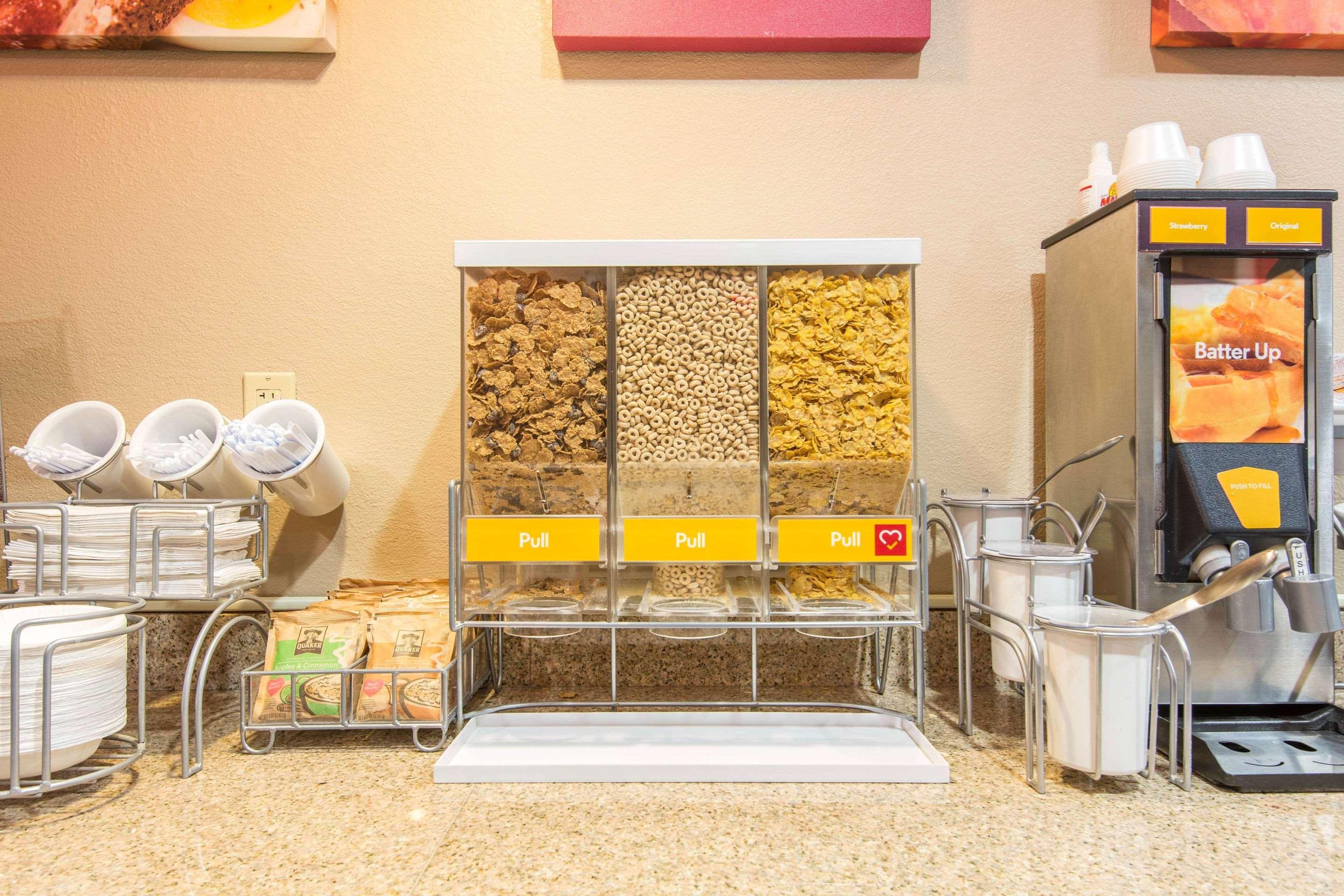 Comfort Suites Rochester Henrietta University Area Εξωτερικό φωτογραφία
